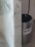 Round metal garbage bin | Cubo de basura metalico redondo