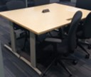 Desk with power outlet | Escritorio con toma de corriente