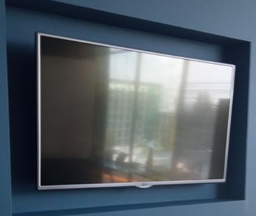 TV, 40&quot;, and stand | TV, 40&quot;, y soporte