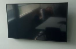 TV, 50&quot;, with stand | TV, 50&quot;, con soporte