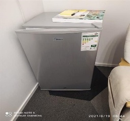 [#G9-2] Mini Fridge