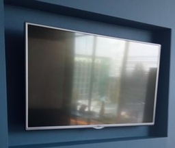 [#H16-119] TV, 40&quot;, and stand | TV, 40&quot;, y soporte