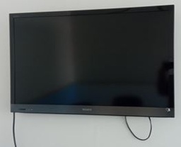 [#H16-285] TV, 65&quot;, with stand | TV, 65&quot;, con soporte